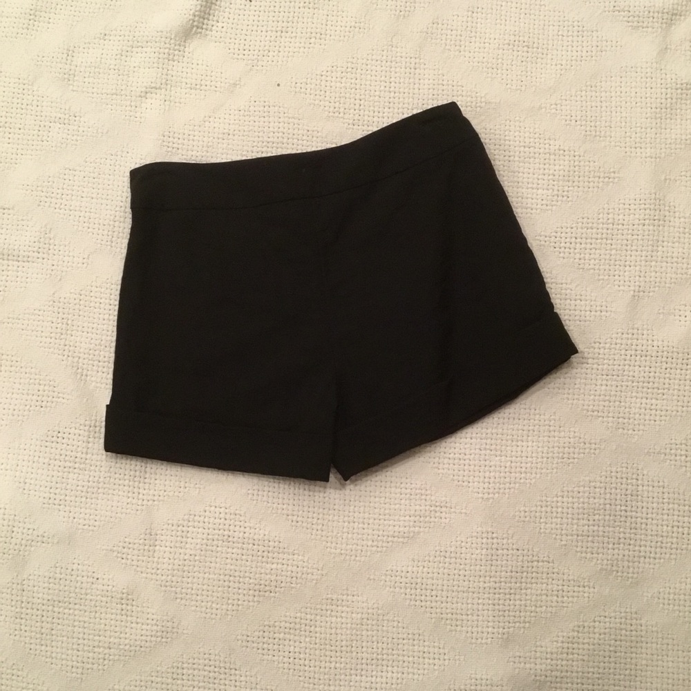 ALYTHEA WOMEN'S BLACK SHORTS 🆕